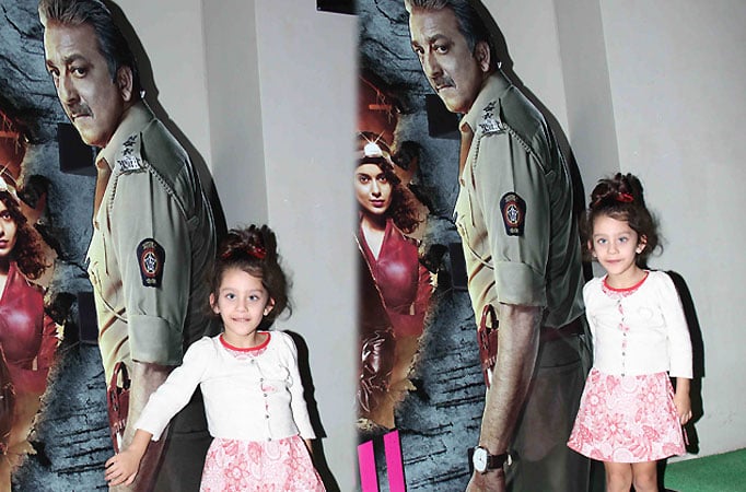 Sanjay Dutt's daughter Iqra hugged his standee