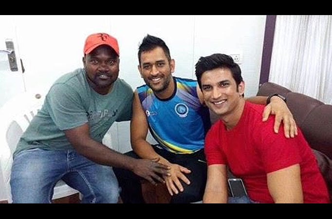 Dhoni visits 'M.S. Dhoni: The Untold Story' set  