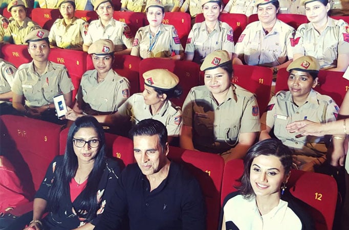 Akshay enjoys 'Naam Shabana' with policewomen