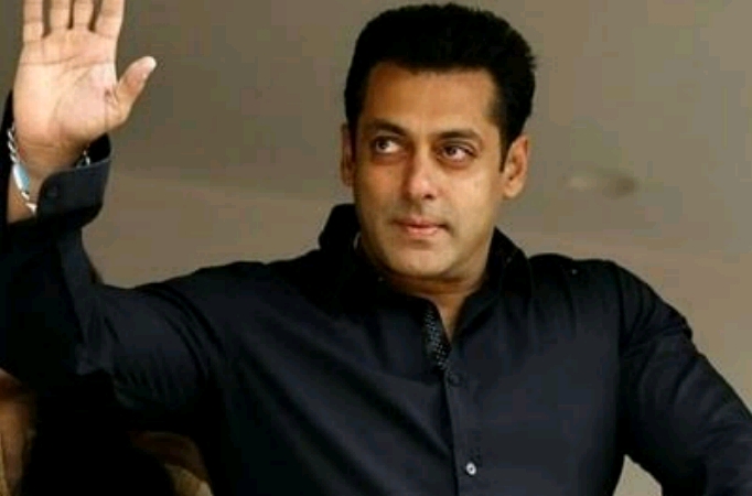 Salman Khan returns home to hero's welcome Salman Khan returns home to hero's welcome