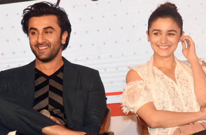 Ranbir Kapoor and Alia Bhatt posing with their moms is a sign of their solid relationship