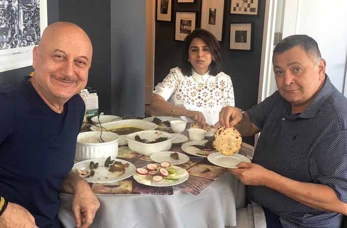 Rishi enjoys perfect 'phulka' at Anupam's home in NY