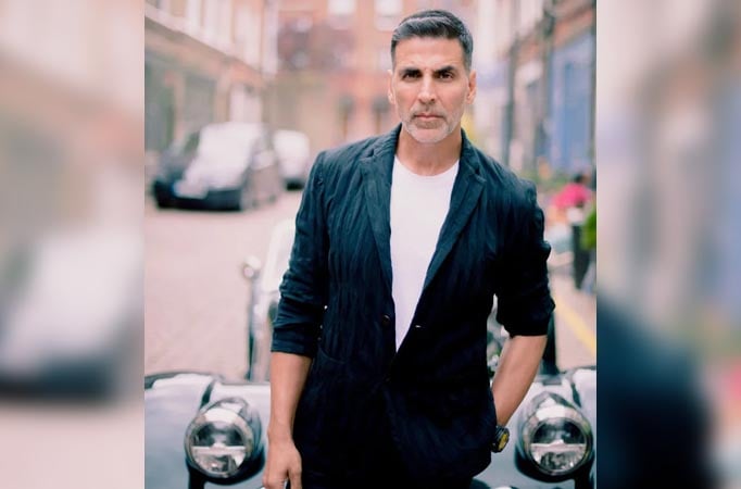 Housefull 4: Akshay Kumar gives a HILARIOUS reaction to co-stars jamming on Punjabi song in the train