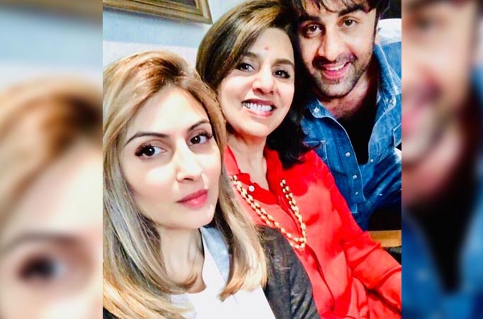 Ranbir Kapoor, Neetu Singh, and Riddhima Kapoor Sahni make for a happy family picture 