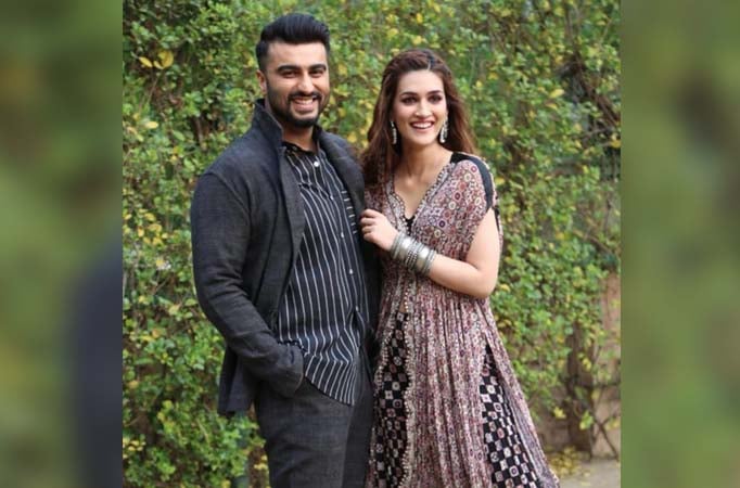 Arjun Kapoor's latest post leaves Kriti Sanon worried