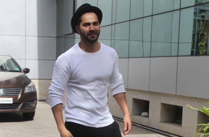 Varun Dhawan: Sara Ali Khan a thorough professional