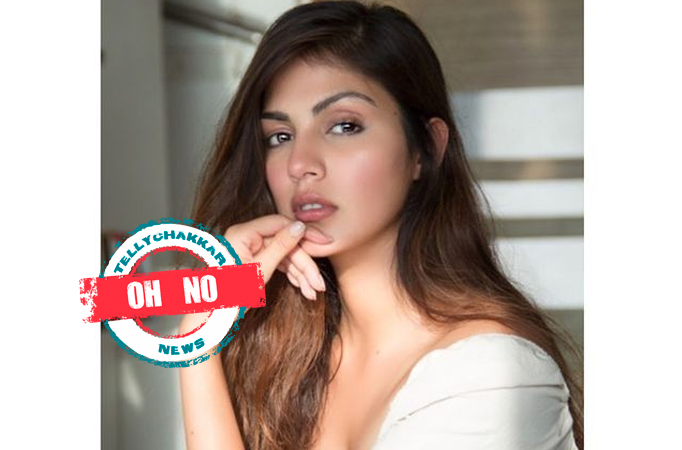 Oh No: Netizens call Rhea Chakraborty ‘BESHARAM’ and ‘GIRI HUI AURAT’ as she poses for the papparazzi!