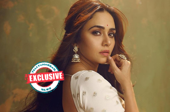 Exclusive! "A thread of poetry which connects Chandra and Daulat, also the amazingly written characters" Amruta Khanvilkar on th