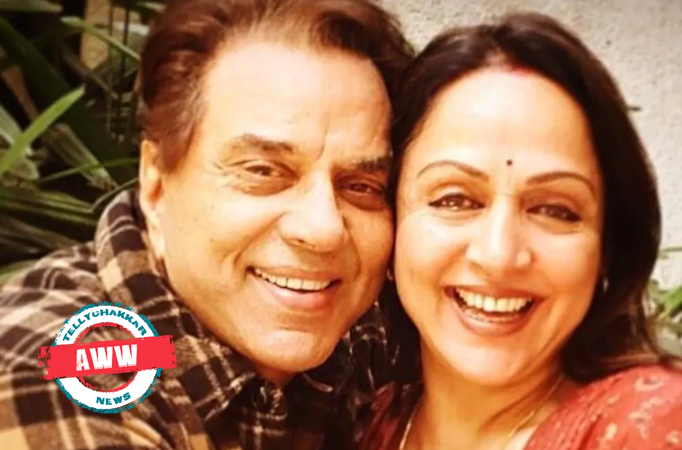 Aww! Have a look at this throwback picture from Hema Malini and Dharmendra's wedding