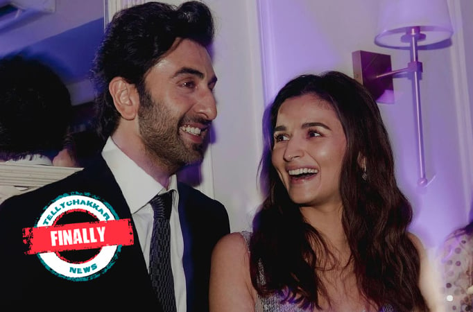 Finally! Alia Bhatt flaunts her baby bump, poses with hubby Ranbir Kapoor