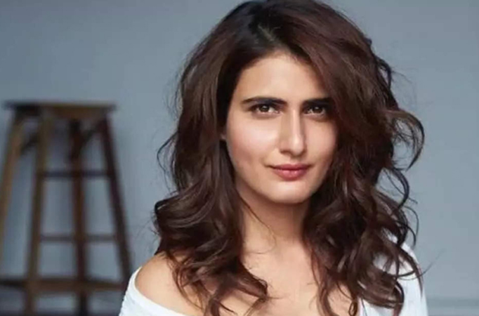 Fatima Sana Shaikh called her costars 'Ache Bache' as she jets off for the shoot of 'Sam Bahadur'