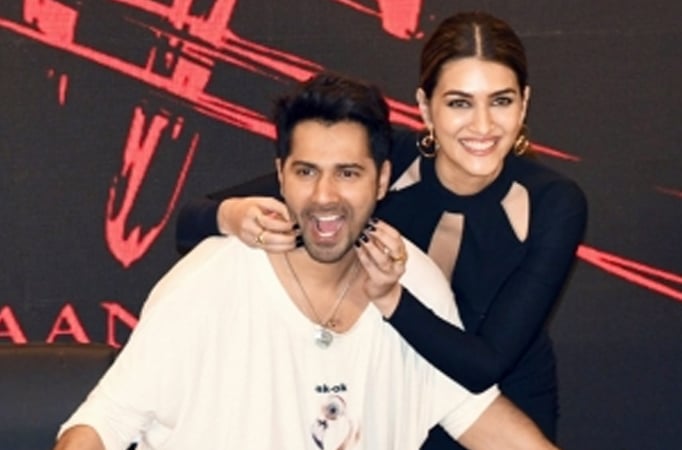 Kriti pens a heartfelt note for Varun, team 'Bhediya'