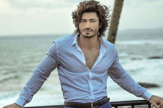 Vidyut Jammwal leaves fans speechless as he showcases dangerous high-adrenaline stunts