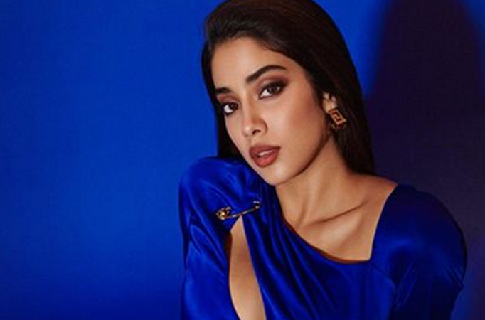 “She is the complete plastic Ki Dukaan” netizens trolls Janhvi Kapoor on her latest public appearance