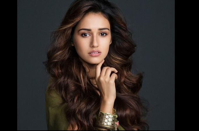 “Kuchh Sahi kapde pahno yaar” netizens reacts to the dressing sense of Disha Patani for a latest event