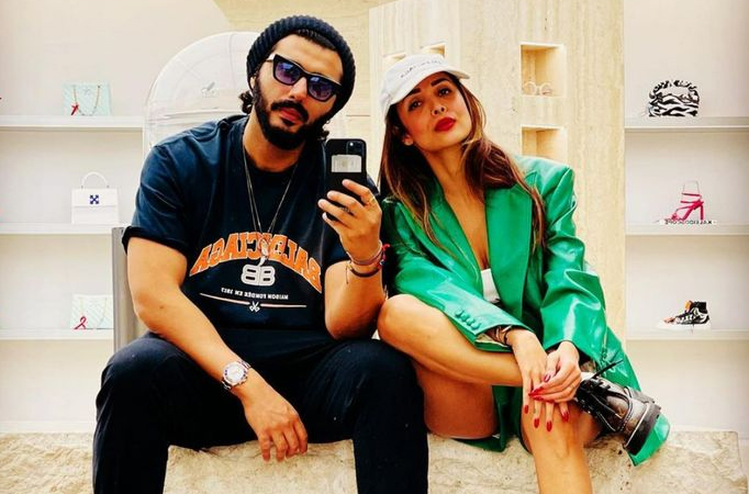 “Dono Maa Bete New Year Mana ke aagaye” netizens trolls Malaika Arora and Arjun Kapoor as they came back from the celebration