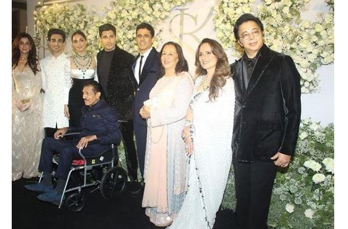 Sidharth Malhotra-Kiara Advani wedding reception: Bride and groom pose with their families 