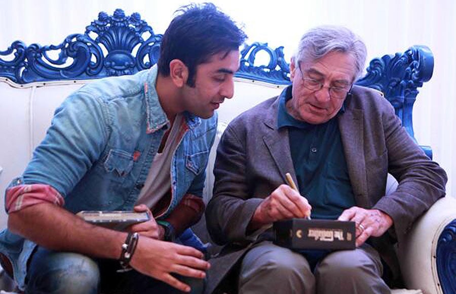 Ranbir Kapoor takes autograph from Robert De Niro