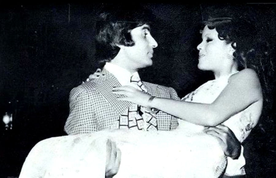 Mesmerised!! - Amitabh Bachchan and Zeenat Aman