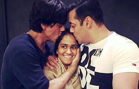 SRK's Arpita wedding appearance: Real bonhomie or publicity stunt?