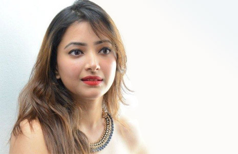 Shweta Basu Prasad has won National film award as a child artist for Makdee? 