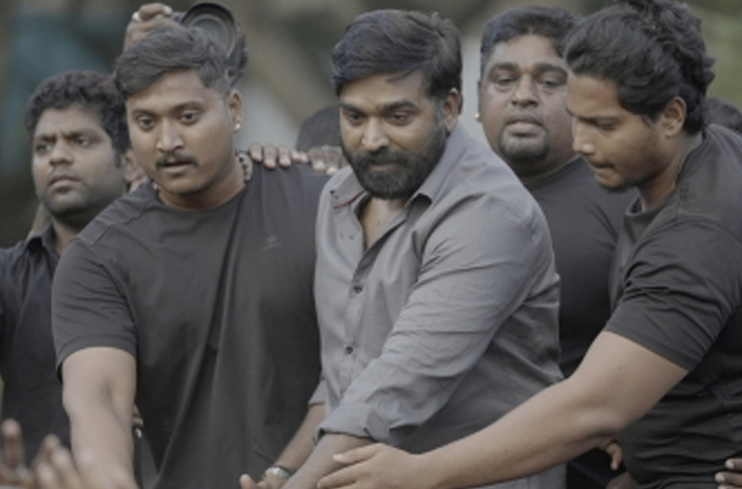 Ahead of 'Farzi' premiere, Sethupathi helps fans crack 25ft x 40ft jigsaw