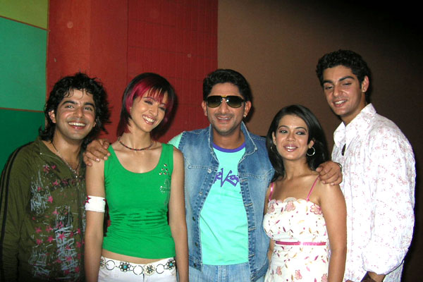 The cast of 'Remix' with Arshad Warsi
