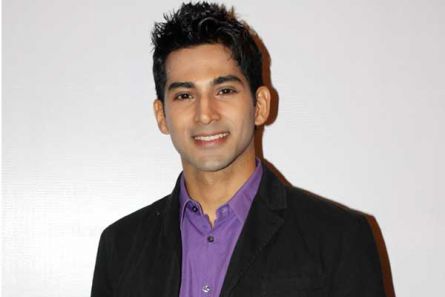 Vivan Bhatena (Parag)