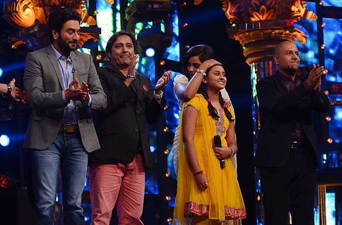 Sukhwinder Singh on the sets of Indian Idol Junior