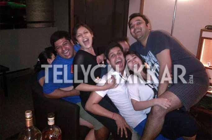 Drashti Dhami with friends