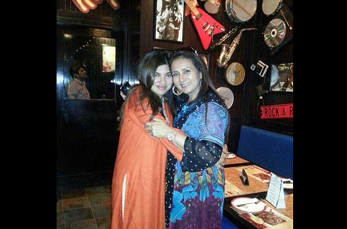 Alka Yagnik and Poonam Dhillon 