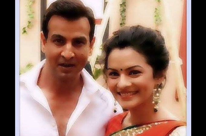 Ronit Roy and Pallavi Kulkarni