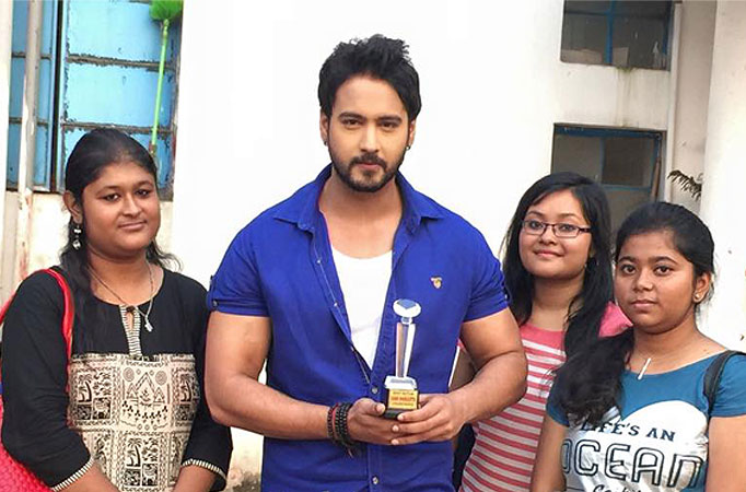 Yash wins People's Choice Best Actor Award 