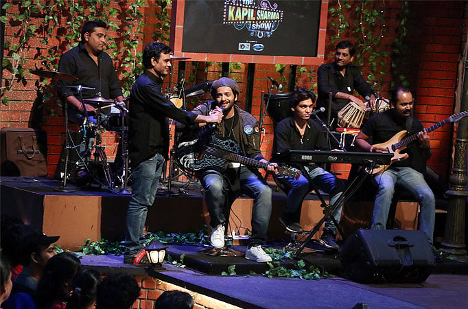 Ali Fazal composes song on the set of The Kapil Sharma Show