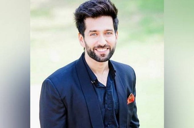  Nakuul Mehta 