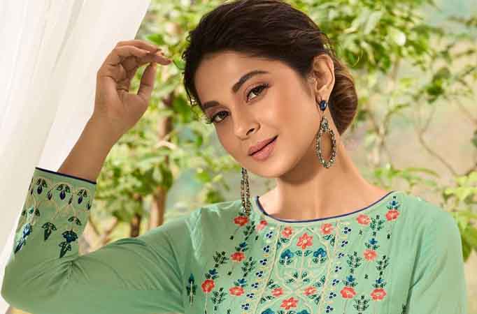  Jennifer Winget