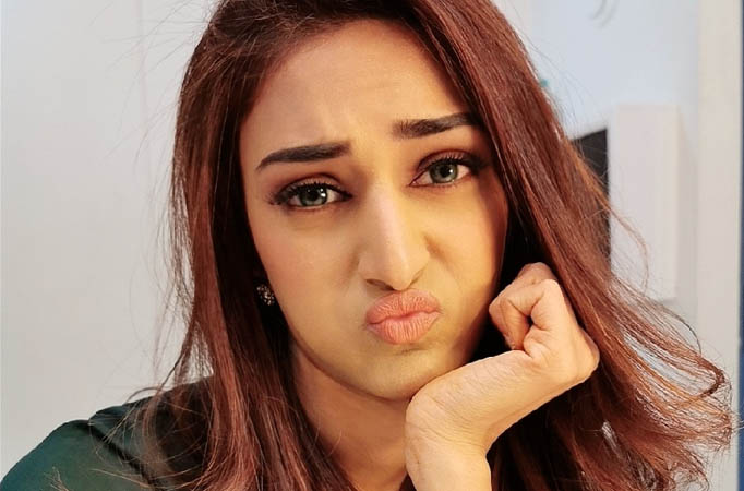 Erica Fernandes mimics a dialogue from Judgementall Hai Kya, check the hilarious video  