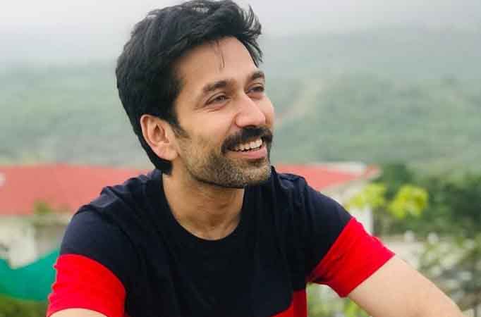  Nakuul Mehta