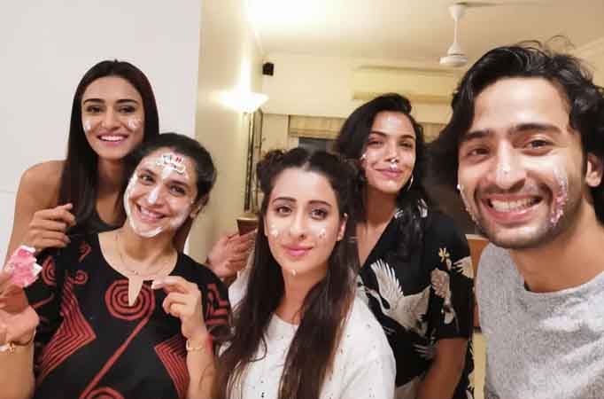 Kuch Rang Pyar Ke Aise Bhi’s Shaheer Sheikh and Erica Fernandes celebrate Supriya Pilgaonkar's birthday   