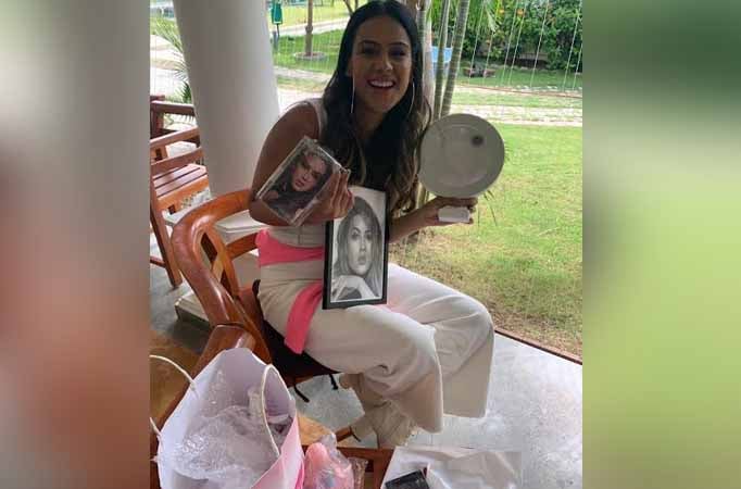 Fans travel a distance to meet Nia Sharma on the sets of Jamai Raja 2.0