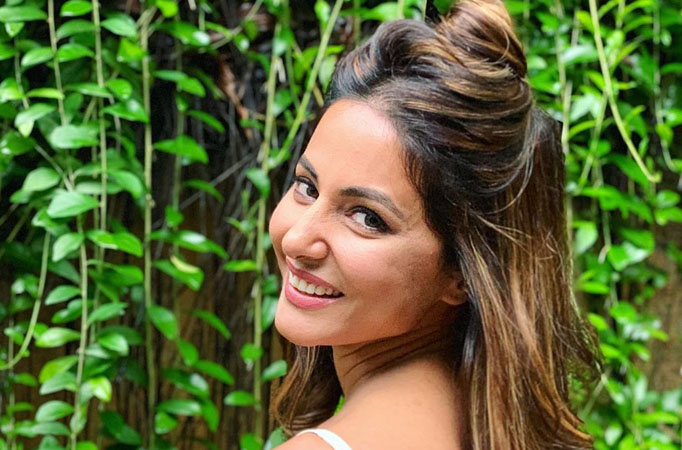 Hina Khan BEAUTIFULLY flaunts her GLOWING skin   