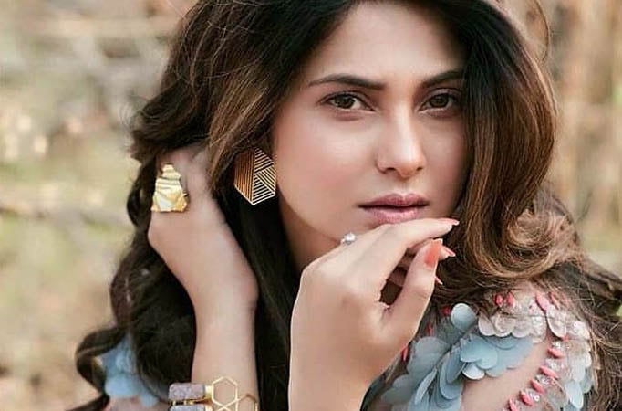 Cuteness overloaded: Check out how a kid does Jennifer Winget’s makeup