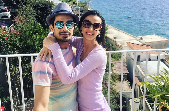 Sanaya Irani and Mohit Sehgal do their makeup together; set major COUPLE GOALS