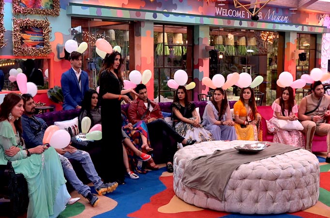  Luxury budget items  or letters from loved ones, what will the contestants choose? 