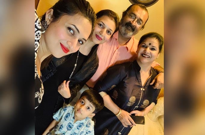 This FAMILY picture of Divyanka Tripathi Dahiya will melt your HEART 