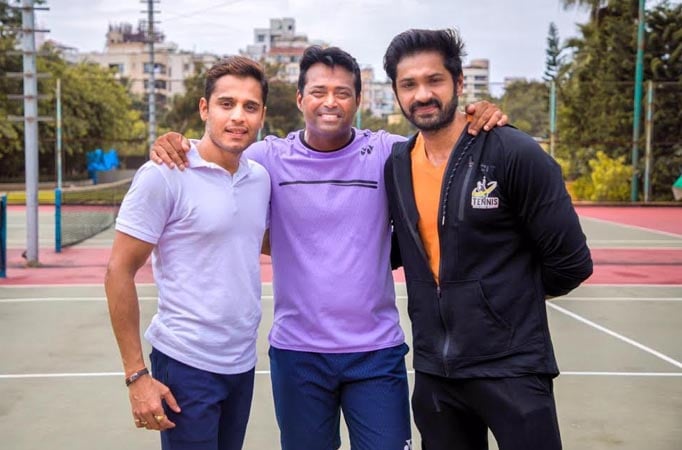 Leander Paes visits Mumbai sports club; promotes his tennis team