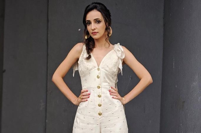 Sanaya Irani’s STYLE GAME is on point; looks ELEGANT in a jumpsuit