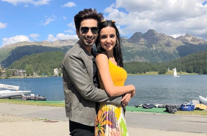 Sanaya Irani, Mohit Sehgal pose for an ADORABLE photo as they celebrate Diwali together