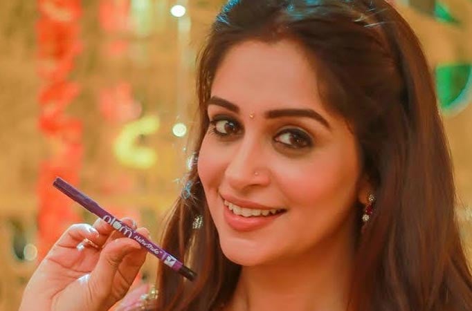 When Kahaan Hum Kahaan Tum's Dipika Kakar cutely winked; check video 