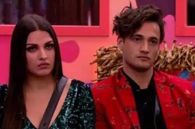 Bigg Boss 13: Asim Riaz kisses on Himanshi Khurana's neck